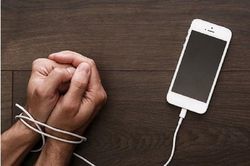 5 thói quen nguy hiểm cần bỏ khi sử dụng điện thoại thông minh