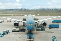 Khách quên gần 300 triệu đồng trên máy bay