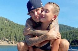 Vợ chồng Justin Bieber đăng ảnh kỷ niệm hai năm kết hôn