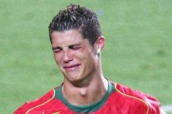 Những lần Ronaldo khóc trên sân cỏ