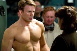 Chris Evans gây sốt toàn cầu vì tự tay đăng ảnh nhạy cảm