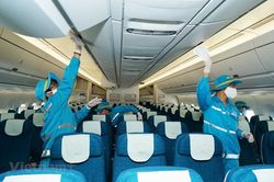 Khách bỏ quên gần 300 triệu đồng trên máy bay Vietnam Airlines