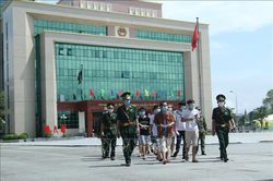 Trao trả 113 công dân Trung Quốc tại Cửa khẩu Quốc tế Lào Cai