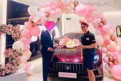 Matt Liu lại khiến Hương Giang trở thành 'tâm điểm của sự ghen tị' bằng món quà xe xịn!