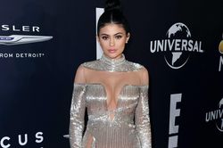 9 lần Kylie Jenner mặc váy đẹp nhất