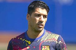 Barca: Làm sao để tiễn Suarez ra khỏi cửa?