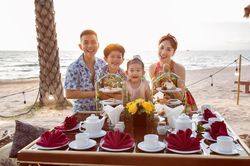 Khánh Thi tiết lộ món quà đắt đỏ nhất ông xã Phan Hiển từng tặng