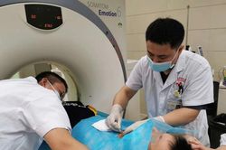Sốc khi bé trai 12 tuổi mắc ung thư giai đoạn cuối, bác sĩ chỉ rõ nguyên nhân khiến bố mẹ giật mình