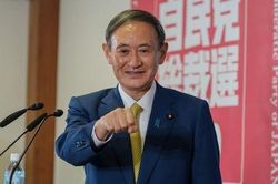 'Mở đường' cho ông Suga, Nội các Nhật Bản đồng loạt từ chức