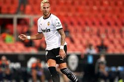 Chuyển nhượng 16/9: MU muốn mua 'Matic mới'. Koeman tiết lộ kế hoạch mua sắm của Barca