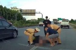 Lái xe đâm cảnh sát cơ động Bắc Giang bị khởi tố tội Giết người