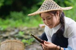 Ca sĩ Hoa Trần kể chuyện tình tiền duyên bí ẩn