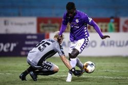 Ngoại binh Senegal thất bại khi biểu diễn trước mặt Bùi Tiến Dũng