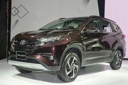 Toyota giảm giá Rush tại Việt Nam