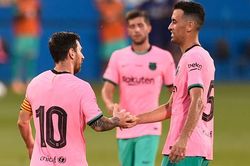 Messi gây sốc với đường chuyền không cần nhìn đồng đội