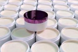 Đình chỉ hai lô mỹ phẩm trắng da không đạt chất lượng