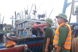 Khẩn trương triển khai các biện pháp ứng phó với bão số 5