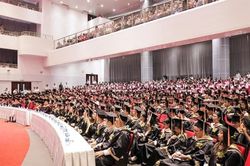Không có hiệu trưởng, hàng ngàn sinh viên chưa được nhận bằng tốt nghiệp