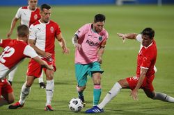 Messi lập cú đúp trong trận thắng 3-1 của Barca; V-League bị người Thái 'móc túi'