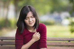 Con dâu hiếm muộn đau đớn cắn môi bật máu khi nghe bố mẹ chồng nói điều này