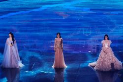 Xinh đẹp là thế nhưng cư dân mạng vẫn mãi chú tâm đến 'hiện trường hỗn loạn' bao quanh Angelababy, Lý Thấm và Trương Thiên Ái
