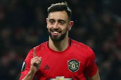 Bruno Fernandes tái lập thành tích của Ronaldo sau 12 mùa