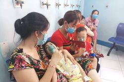 Bệnh hô hấp gia tăng, bác sĩ khuyến cáo tránh sai lầm khiến trẻ bệnh nặng
