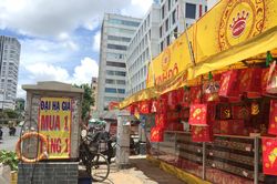 Chưa đến mùa, bánh trung thu đã đại hạ giá