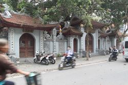 Chuyện về bức tượng 'vua cõng Phật'