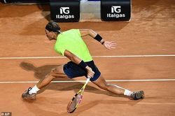 Nadal 'tốc hành' vào tứ kết Rome Masters
