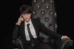 Lý Nhã Kỳ mang đồng hồ 2 tỷ, hóa tomboy với phong cách menswear đầy lịch lãm
