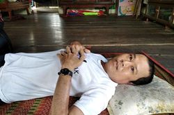 Nhà nghèo không tiền trị bệnh