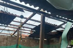 TT-Huế: Một phường có gần 1.500 ngôi nhà bị tốc mái do bão số 5
