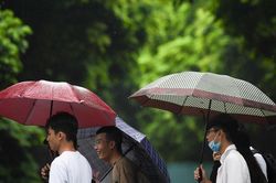 Hà Nội se lạnh trong đợt gió mùa thu