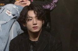 Nhờ Jungkook, bộ quần áo Balenciaga được mua hết