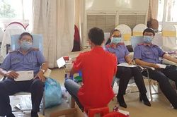 VKSND tỉnh Tiền Giang hiến máu cứu người