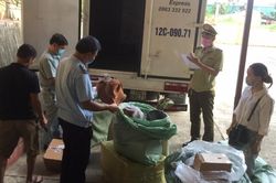 Lạng Sơn: Bắt giữ hàng trăm sản phẩm thời trang nhập lậu không rõ nguồn gốc