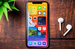 Tính năng đột phá trên iOS 14 bị Google mang ra 'cà khịa'