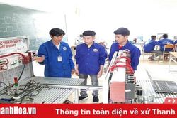 Muôn hoa thắm sắc...