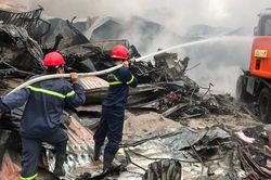 Đốt hàng loạt ki-ố chỉ để... cho vui!