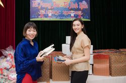 Nghĩa cử đẹp của Á hậu Tường San trong dịp Tết Trung Thu 2020