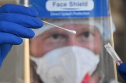 Vaccine Covid-19 thứ 3 của Nga được thử nghiệm trên người
