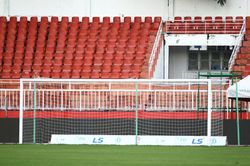 Trọng tài V.League thực hành rút kinh nghiệm trên đường pitch