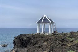 Tháo dỡ điểm dừng chân du lịch trên 'Cánh đồng dung nham' ở Quảng Ngãi