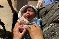 Bé gái sơ sinh bị bỏ rơi trong thùng rác kèm tờ giấy: 'Con khổ quá không thể nuôi được'