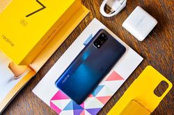 Mở hộp Realme 7 Pro: Ngoại hình ưa nhìn, 4 camera, sạc nhanh 65W