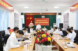 Quyền Bộ trưởng Bộ Y tế làm việc tại Bệnh viện Đa khoa tỉnh và huyện Thuận Châu