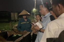 Bé gái bỏ rơi trong xe rác kèm lời nhắn 'con khổ quá, nhờ người chăm sóc'
