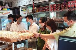 Hà Nội: Kiểm tra đột xuất 3 cơ sở sản xuất bánh trung thu truyền thống, phát hiện một số sai phạm