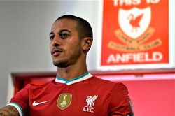 Thiago tiết lộ lý do không chạm vào biểu tượng ở sân Anfield